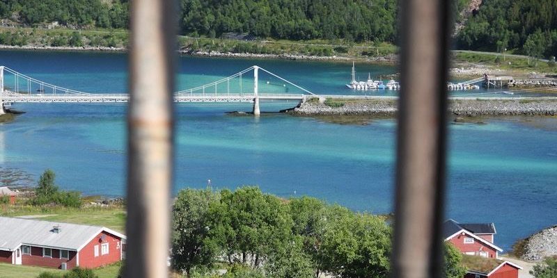 Bildet viser utsikten fra taket på Hamsundsenteret