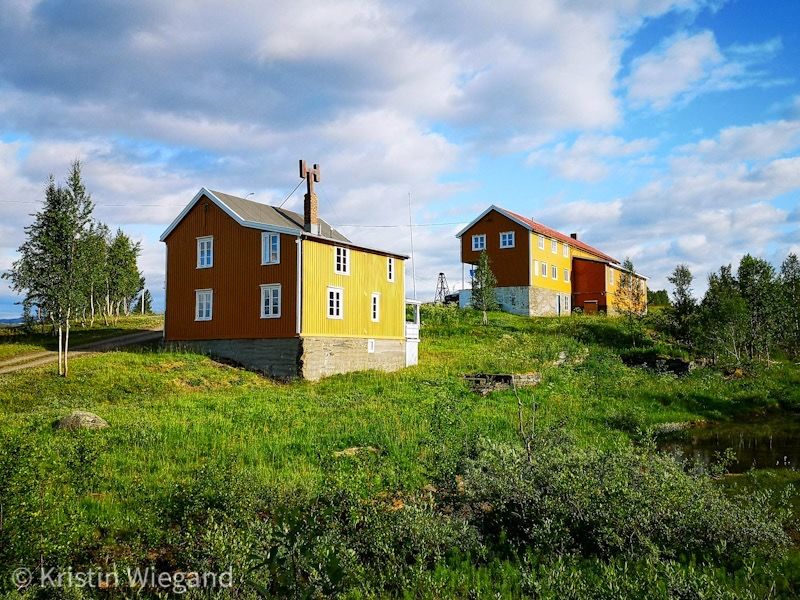 Bergmannes hus på Jakobsbakken er malt i sterke farger som gult